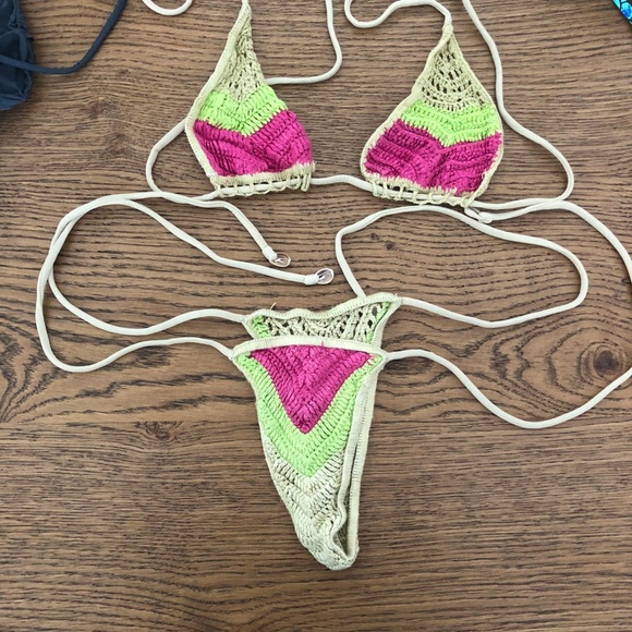 Clothes and bathing suits - Picture 4 of 8